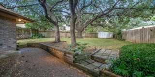 Great one story home with brick exterior on oak covered cul de sac lot Gallery 21