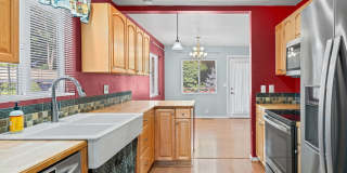Kennydale Rambler with parking- Close to Lake Washington Gallery 13