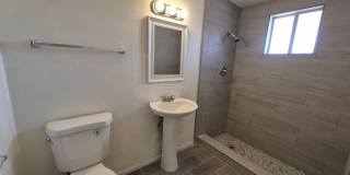Large 4 Bed 2 Bath House Gallery 5