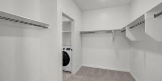 4 Bed, 3 car garage, private pool for rent! Gallery 15