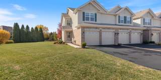 Spacious 3BR Townhome in Aurora Gallery 1