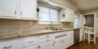 5 Bedroom, 2 Bath Ranch Home in Oakwood! Gallery 14