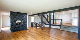 Beautifully Remodeled Modern 5 Bedroom / 3 Bath Home Near Millard North Gallery 11