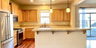 Warm & Inviting Home with Bonus Den in Prime SW Bend Location Gallery 9