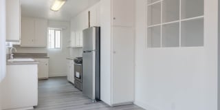 4854-4860 Hazeltine Apartments Gallery 16