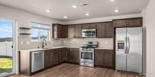 Beautiful 2022 Built Home With Views! Gallery 7