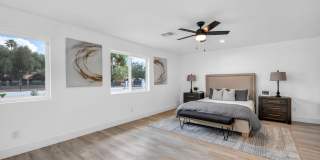 Meticulously renovated single-story contemporary estate Gallery 25