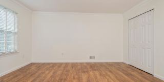 101 QUINCE Court Gallery 14