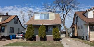 7543 Cadillac 3 bed 1 bath- NEW LVP FLOORING- UPDATED BATHROOM- 2 CAR GARAGE LOCATED IN 48089 Gallery 1