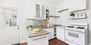 SEPTEMBER 10 Large FAIRMOUNT TOWNHOUSE - private patio Gallery 7