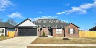 Stylish 4-Bed With Fireplace & Covered Porch Gallery 1