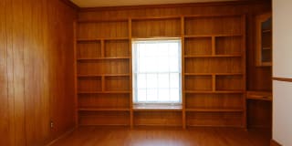 908 East Stone Street Gallery 9