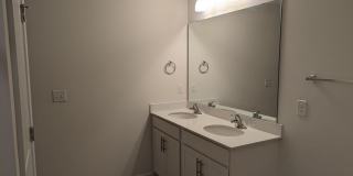 Room in 3 Bedroom Home at Guildford Hill Ln Gallery 23