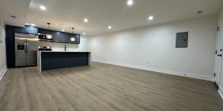 4338 N Clarendon Avenue Gallery 3