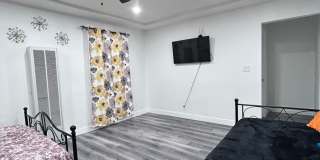 Charming 2-Bedroom Home in Los Angeles Charming 2-Bedroom Home in Los Angeles Gallery 1