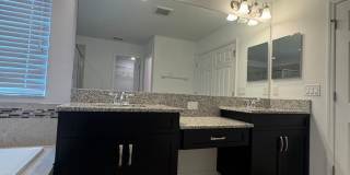 Spacious 5-Bedroom Riverview Home Gallery 20