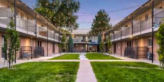 Acoma Square Gallery 38