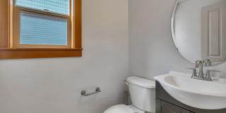 Stylish 3BR/3.5BA Townhome with Vaulted Ceilings & Attached Garage Gallery 17