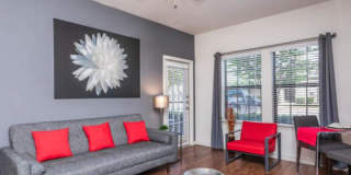 17235 NW Military Hwy Gallery 1