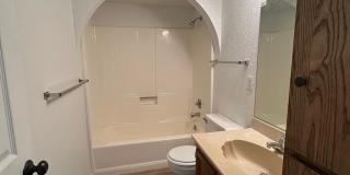 Pool home - Long term - unfurnished Gallery 12