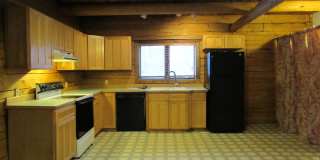 3 Bed, 2 Bath, 2 Car Garage LOG HOME for RENT! Gallery 7