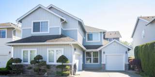 Spacious 5-Bedroom Home with 3-Car Garage & Fenced Yard in Kent!! Gallery 1