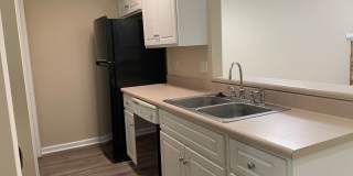 Townhome just minutes to Gate 2. Gallery 24