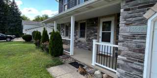 3 Bedroom Stone Facade Colonial with 2 Car Attached Garage  in Strongsville Gallery 50