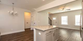 Single Family Home With Spacious Fenced Backyard! Gallery 8