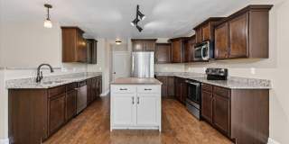 Pet Friendly Four Bedroom! Gallery 16