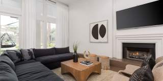 Cantera Gallery 33