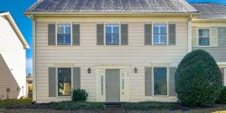 Awesome 4BR/3BA end-unit townhouse in the desirable River Plantation neighborhood! Gallery 1