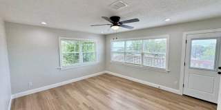 Downtown Clermont - Beautifully Renovated 2-Bed/1-Bath Upstairs Unit with Stunning Lake Minneola Views- Gallery 31