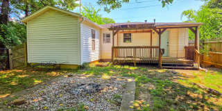 Charming 3 Bed 1.5 Bath home walkable to campus Gallery 17