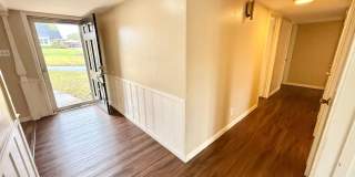 3-bed/2-bath with two living spaces! Gallery 15