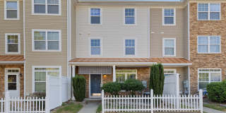 **3BD / 2.5BA TOWNHOME IN PRIME LOCATION** Gallery 1