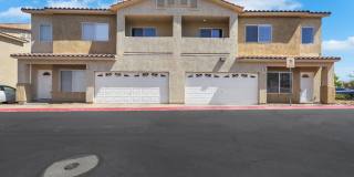 2 Bedroom townhome with attached 2 car garage Gallery 1