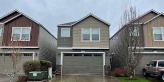 Spacious 3 Bedroom Home with Fenced Yard, Patio, and 2-Car Garage Near Mill Plain. Gallery 1
