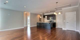 Bright & Stylish 3BR Flat in the Historic District — Gated Parking Gallery 7