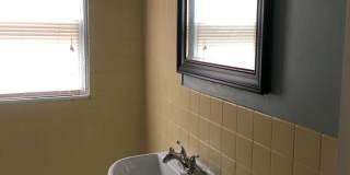 Cute 2 bedroom house next to park! Gallery 6