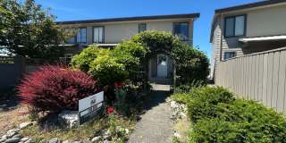 Move-In Special! 1/2 Month off Rent! 2 Bed 2 Bath Waterfront Condo in Sandy Point Gallery 1