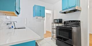 Charming Duplex Near Daffin Park with Private Fenced Yard and Off-Street Parking Gallery 6