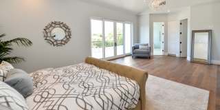 NEW 5 bedroom 4.5 Bath with Pool Gallery 28