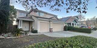 Wonderful Home Close to Shopping and Public Transportation. Gallery 1