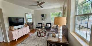 Fully furnished 1/1 Apartment Old NE Gallery 12
