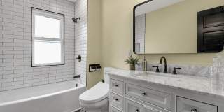 1756 Oak Street Gallery 25