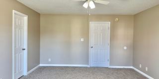 Three Bedroom in Oak Grove Gallery 13