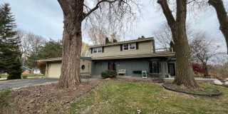 Riverside Spacious Single Family 4-Bedroom Home Gallery 1