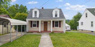 4 Bedroom/1 Bathroom Home with Fenced Yard Available in SE Roanoke! Gallery 1