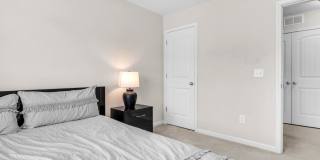 4 bedroom 2.5 bathroom home close to beaches, shopping, and Marine Corps Bases. Gallery 40
